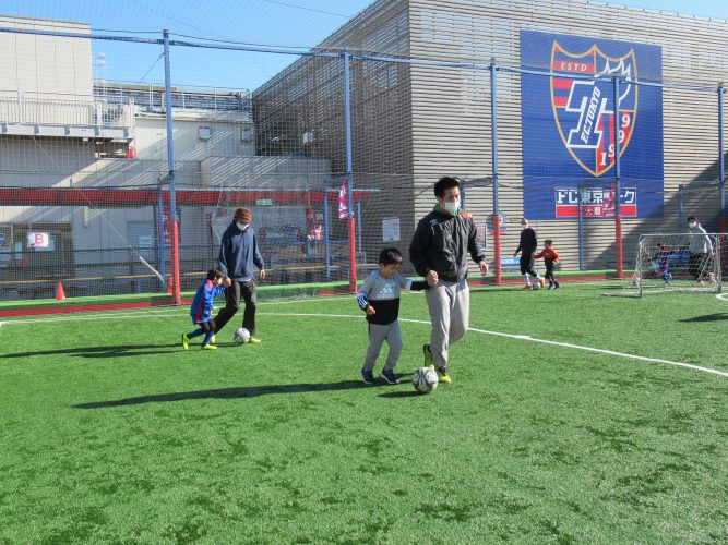 青空の下で、サッカーを楽しみたいですね⚽の画像