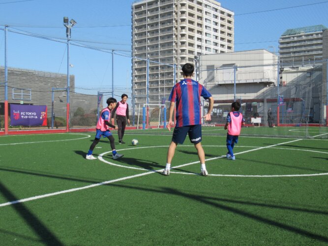 青空の下、ボールを蹴ってみませんか⚽の画像